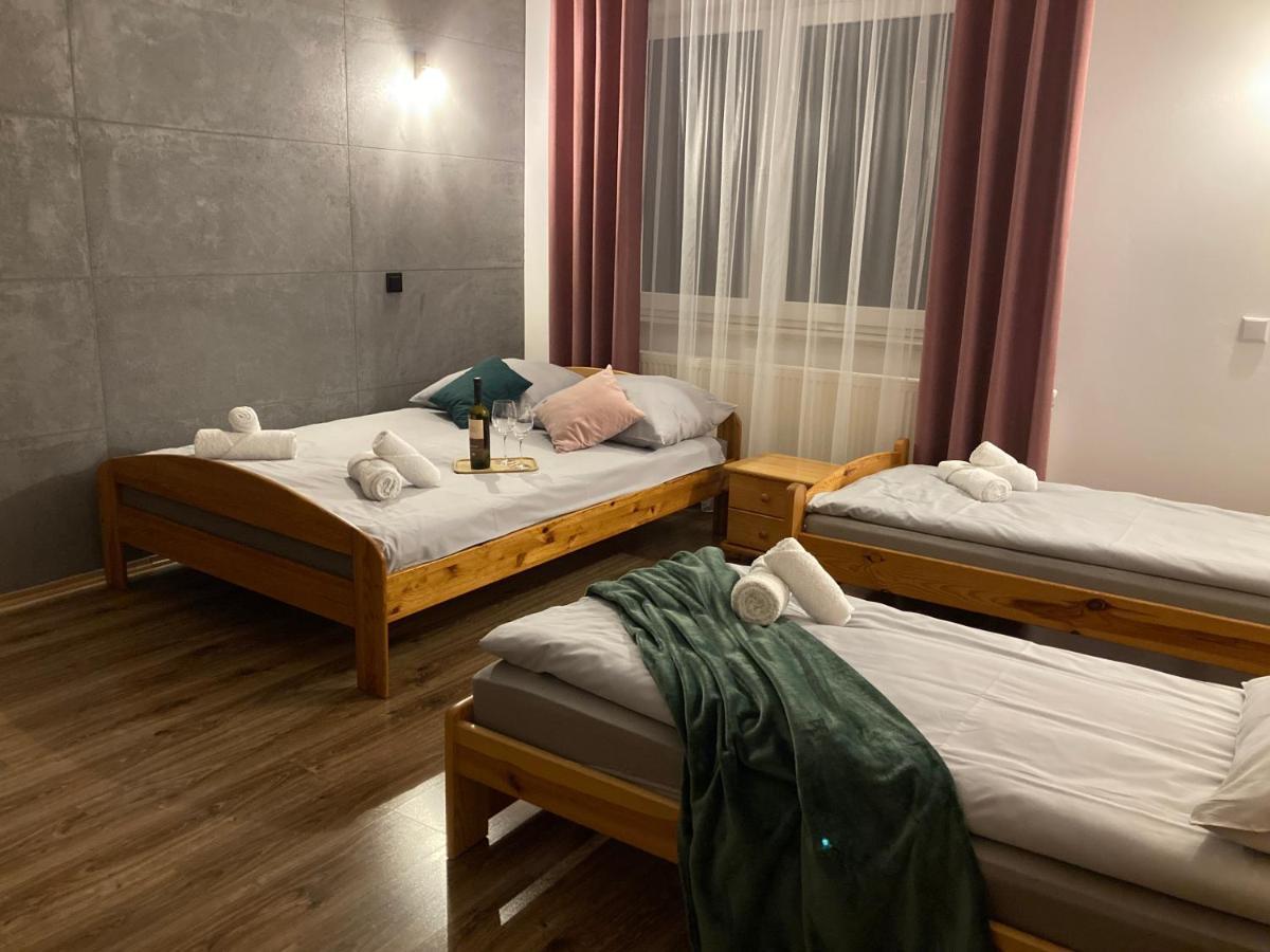 Agroturystyka U Podnoza Gory Cergowej 두클라 외부 사진
