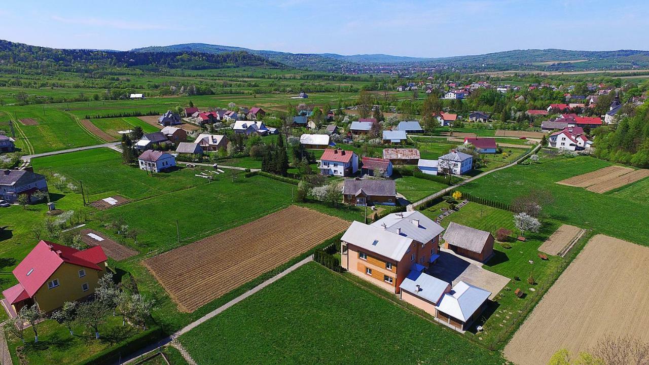 Agroturystyka U Podnoza Gory Cergowej 두클라 외부 사진