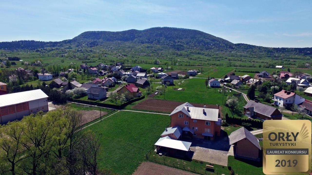 Agroturystyka U Podnoza Gory Cergowej 두클라 외부 사진